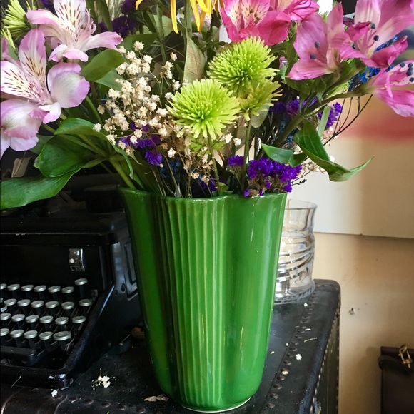 SHAWNEE Green Ceramic Vase w/ Wavy/Ruffle Rim - Picture 1 of 7